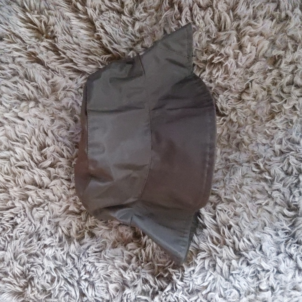 LONGCHAMP👒Nwot👒Dark Taupe Waterproof Bucket Hat